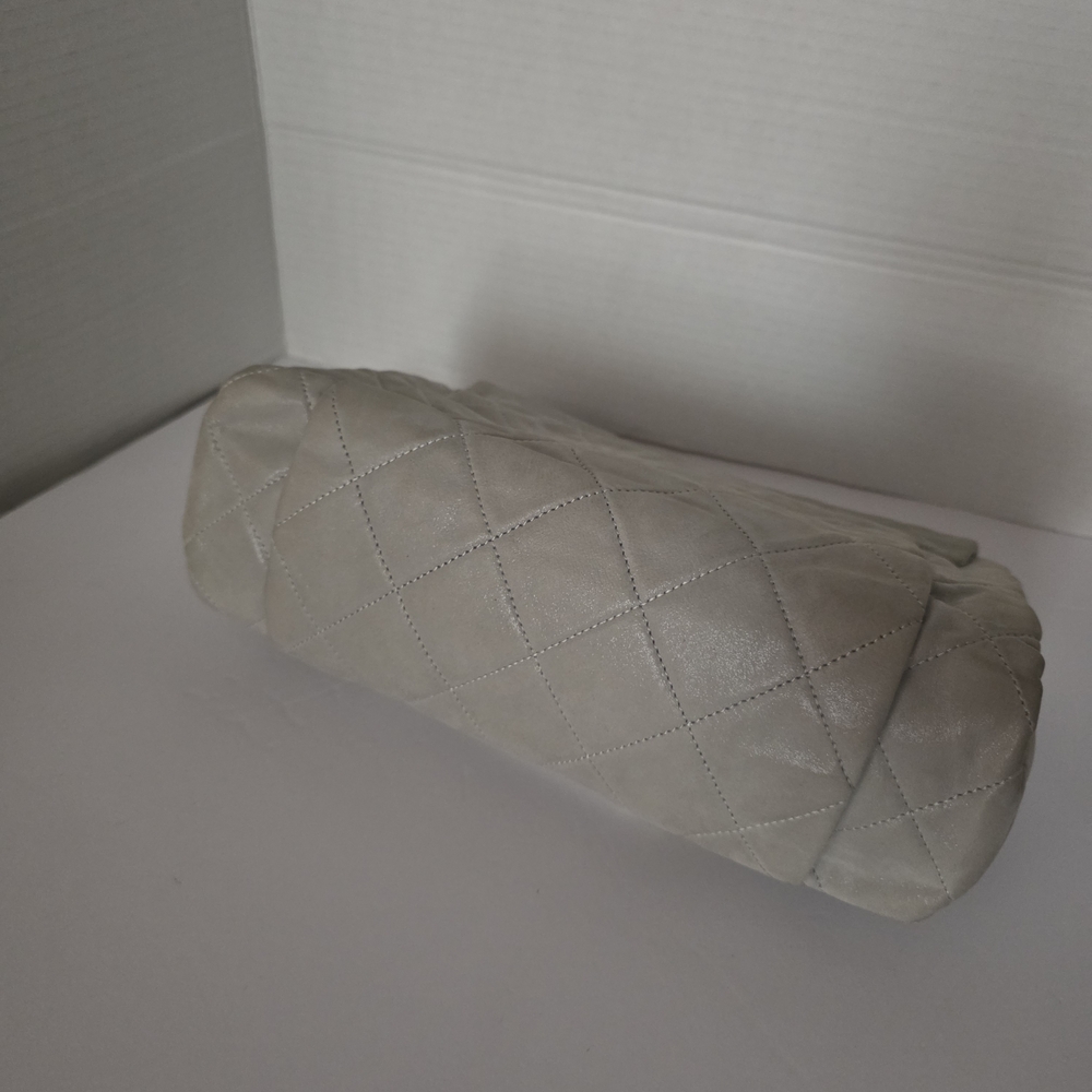 Authentic Chanel Heather Grey Iridescent 'Chic Quilt Bag' Flap - Picture 13 of 14